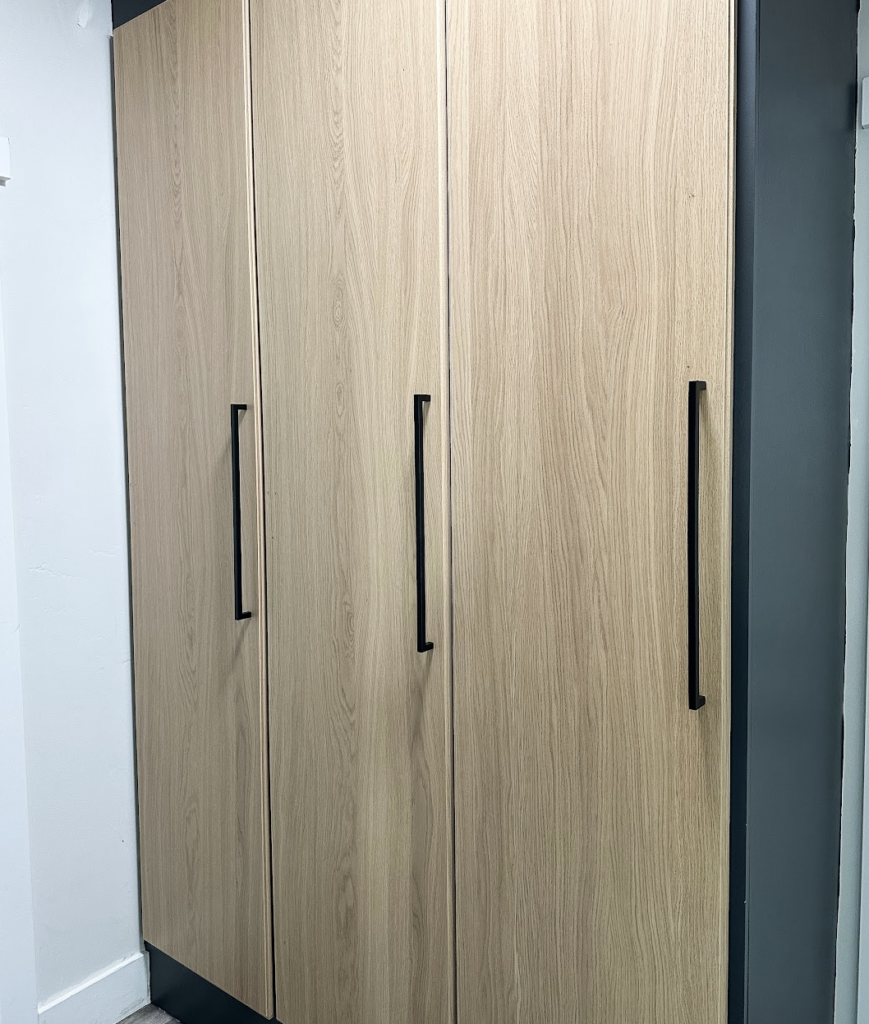 Affordable kitchen updates: modern black hardware