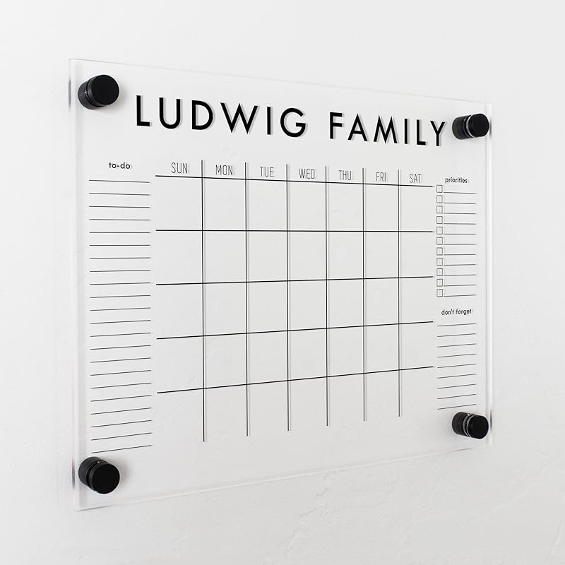 Customizable family wall calendar
