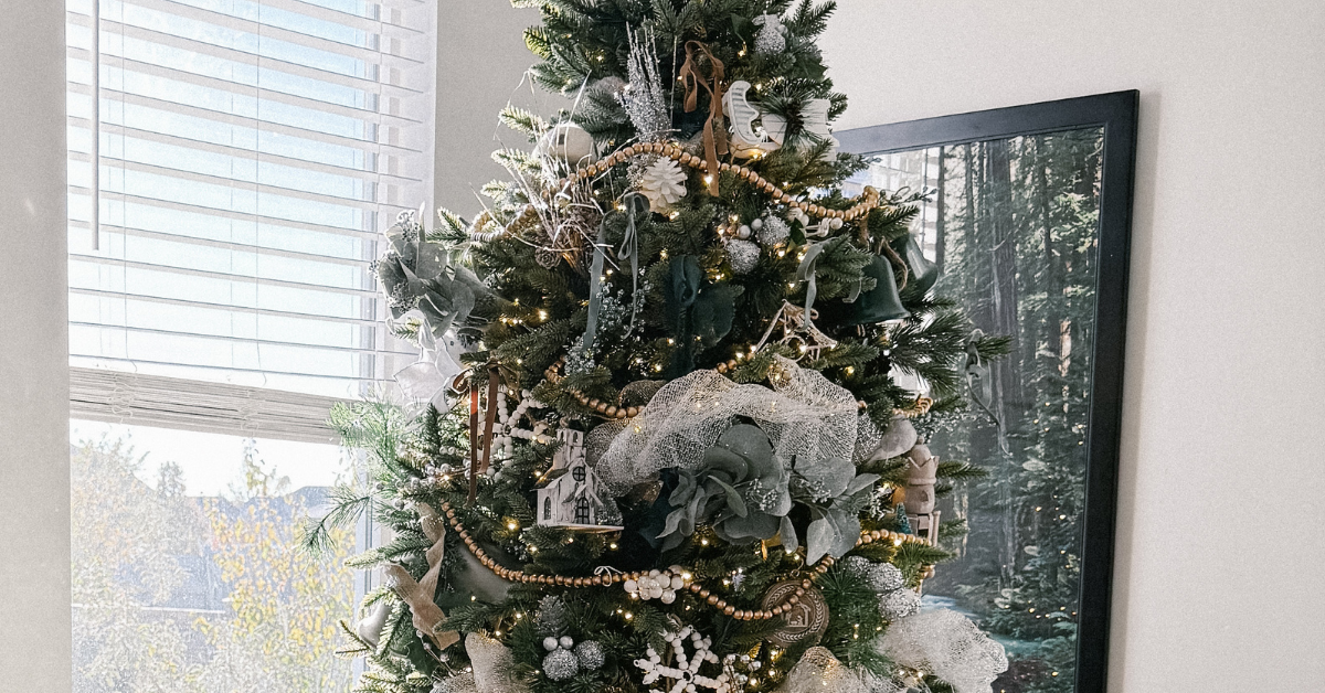 How to decorate a Christmas tree