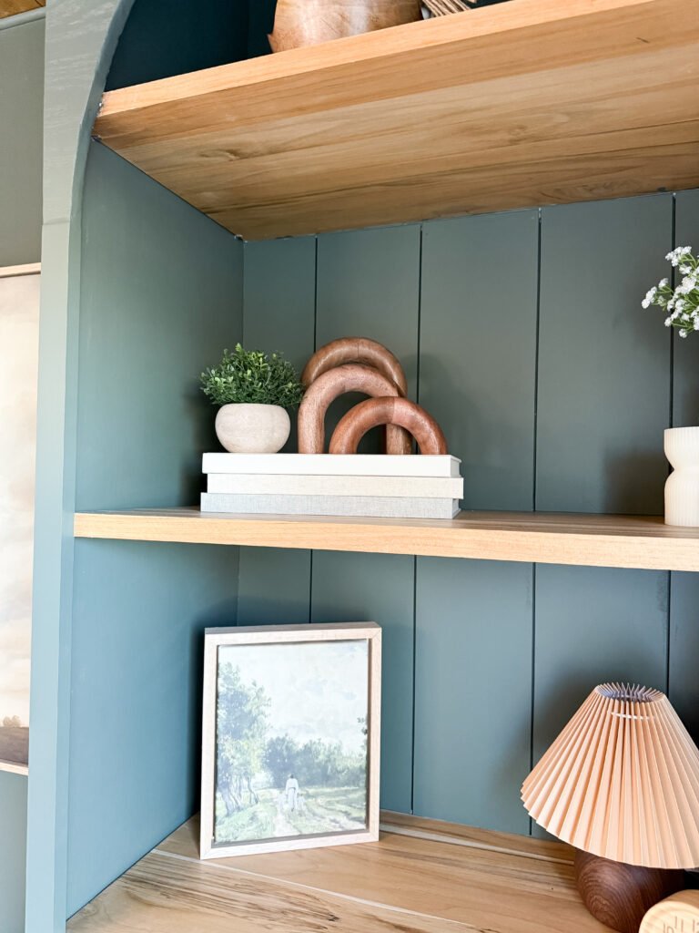 Home office decor ideas: Shelf styling