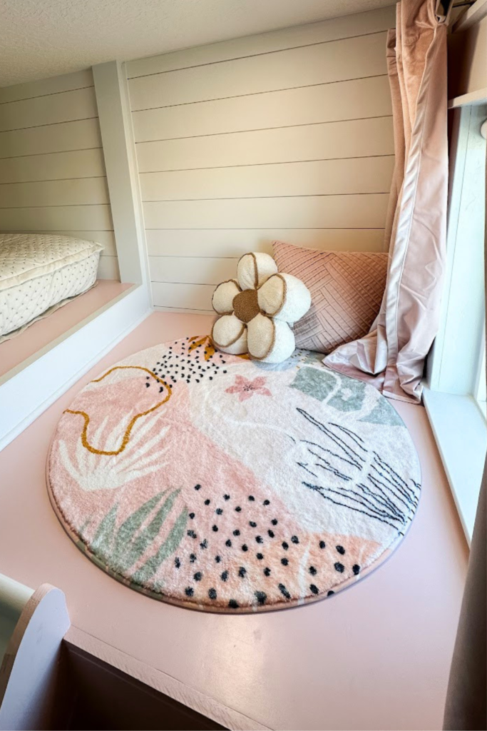 Abstract floral circular rug with flower-shaped pillow