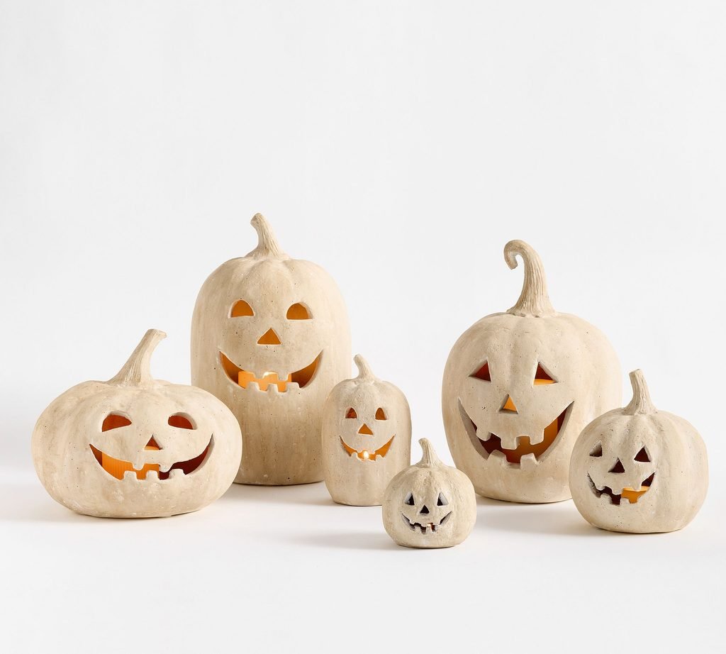Ceramic jack-o-lantern pumpkin set for Halloween mantel decor